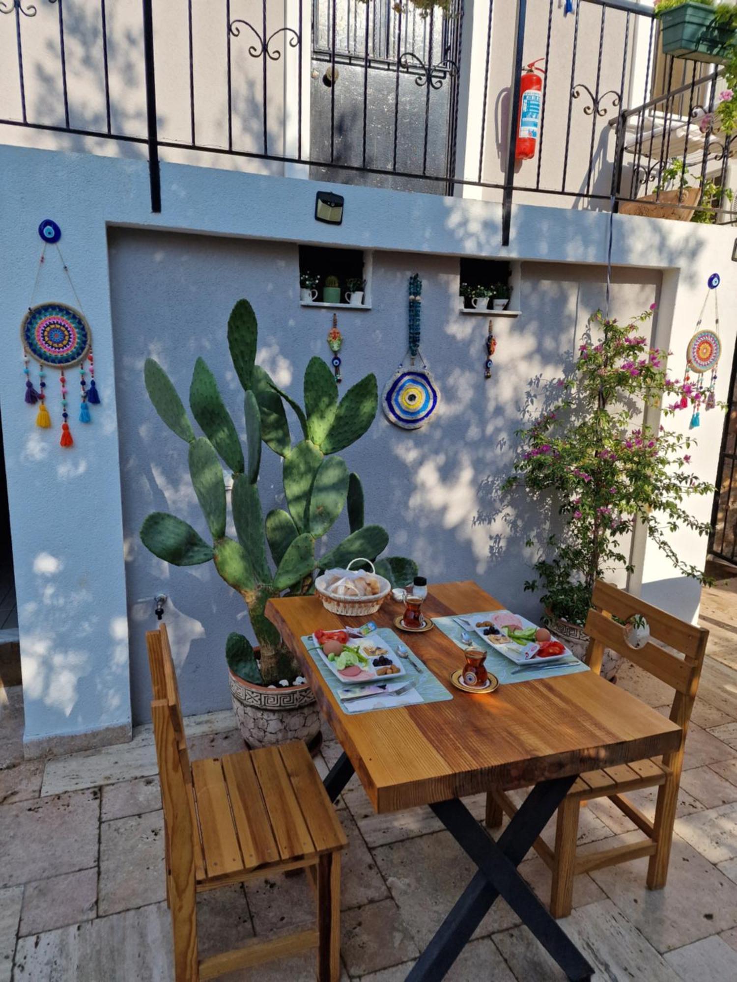 Otelia Pansiyon Ayvalik Exterior photo